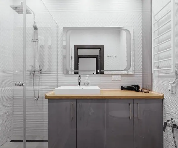 White In 12 Floor Οδησσός